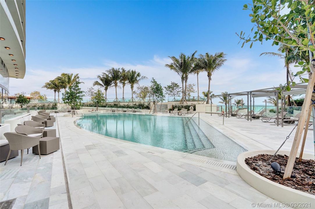 Recently Sold: $2,750,000 (3 beds, 3 baths, 2271 Square Feet)