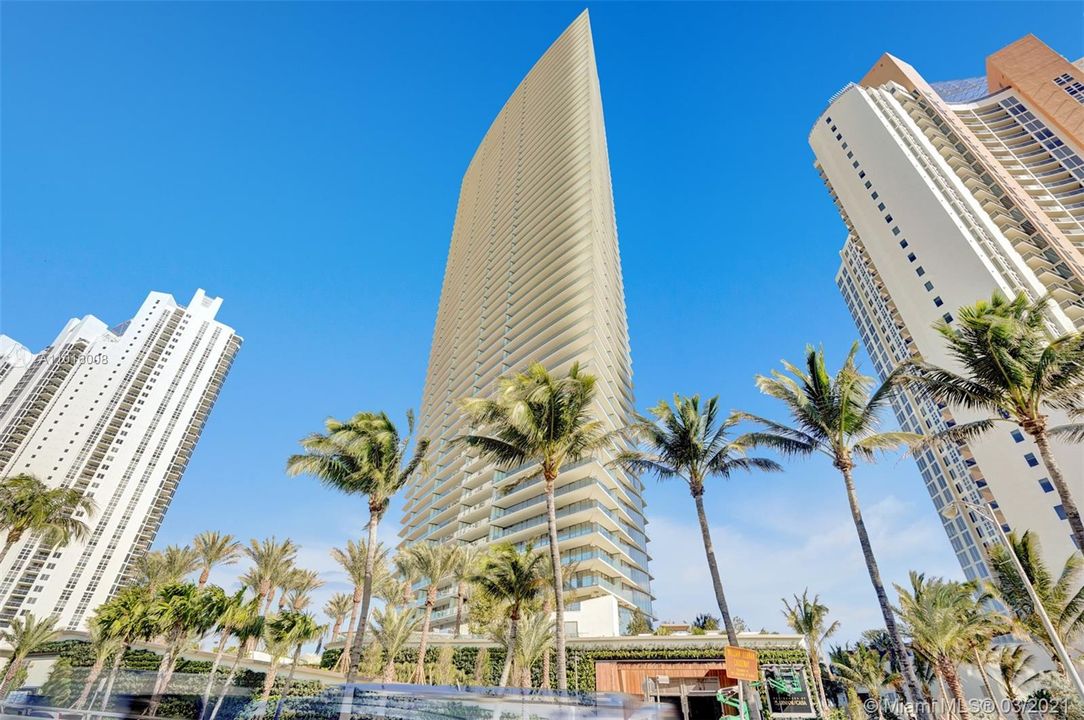 Recently Sold: $2,750,000 (3 beds, 3 baths, 2271 Square Feet)
