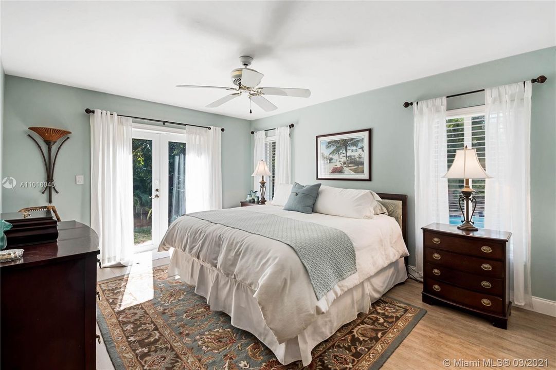 Recently Sold: $540,000 (3 beds, 2 baths, 1924 Square Feet)