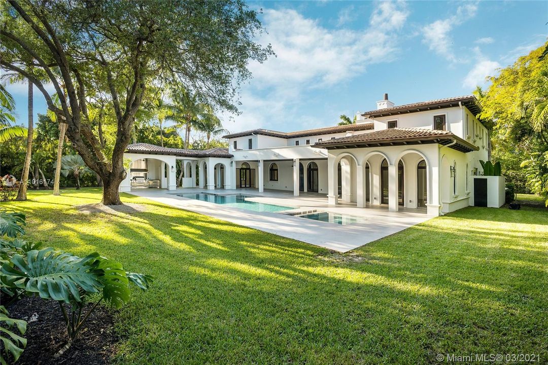 Recently Sold: $4,700,000 (7 beds, 7 baths, 7283 Square Feet)