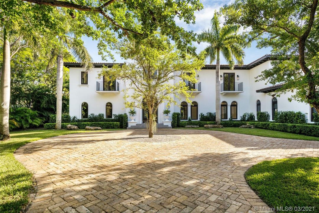 Recently Sold: $4,700,000 (7 beds, 7 baths, 7283 Square Feet)