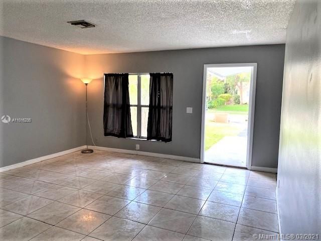 Recently Sold: $260,000 (4 beds, 2 baths, 1484 Square Feet)