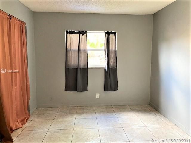 Recently Sold: $260,000 (4 beds, 2 baths, 1484 Square Feet)