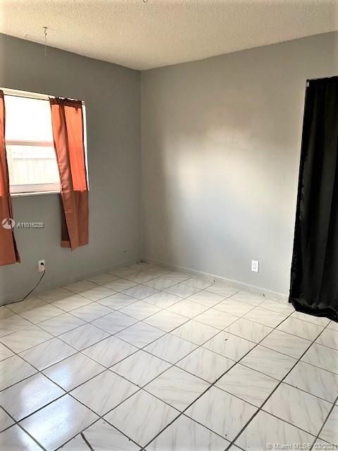 Recently Sold: $260,000 (4 beds, 2 baths, 1484 Square Feet)