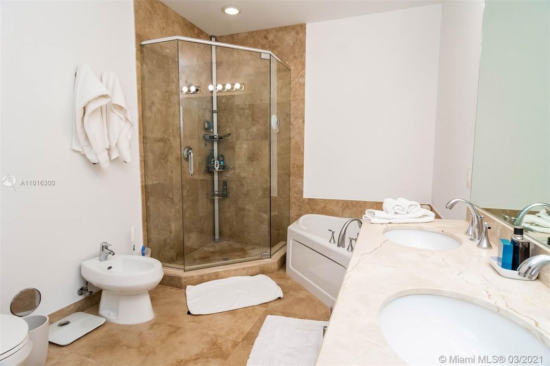 最近售出: $549,900 (2 贝兹, 2 浴室, 1453 平方英尺)
