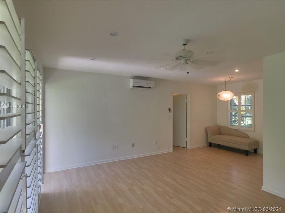 Recently Rented: $1,600 (1 beds, 1 baths, 623 Square Feet)