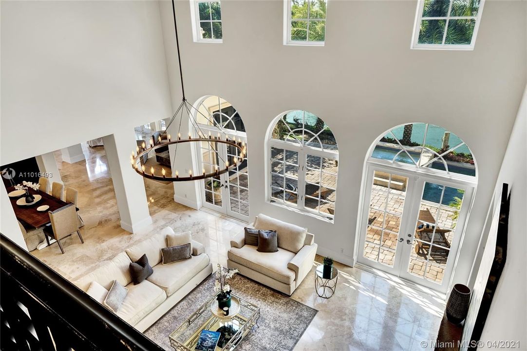 Recently Sold: $3,650,000 (5 beds, 5 baths, 6324 Square Feet)