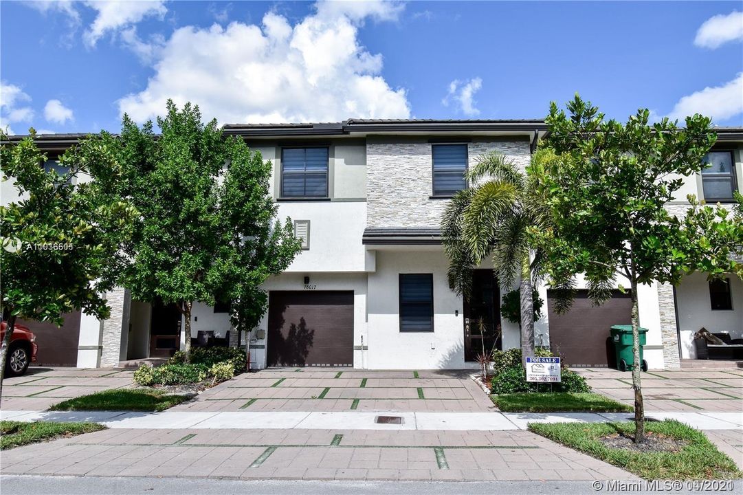 Recently Sold: $465,000 (4 beds, 3 baths, 1908 Square Feet)