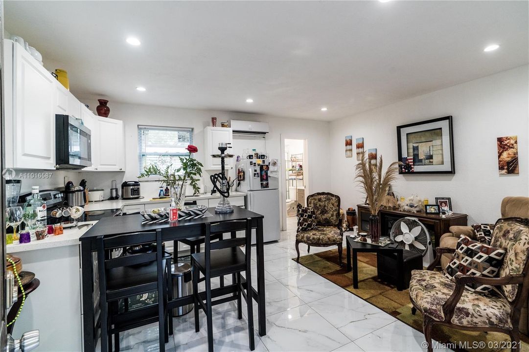Recently Sold: $750,000 (5 beds, 3 baths, 2870 Square Feet)