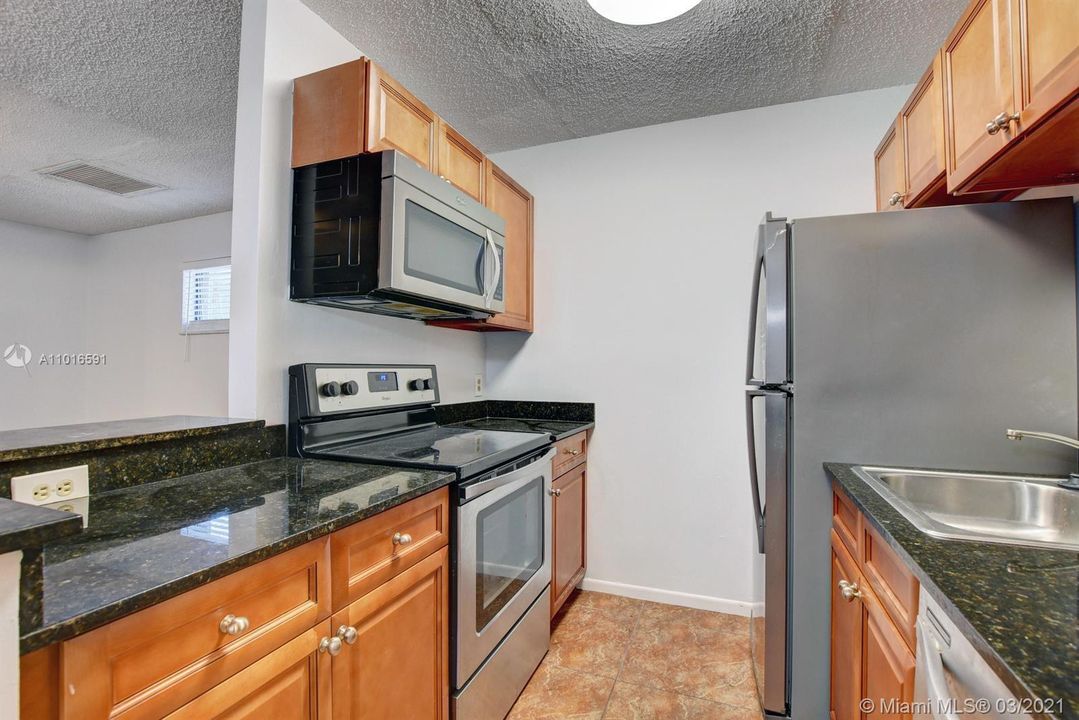 Recently Rented: $1,475 (2 beds, 2 baths, 953 Square Feet)