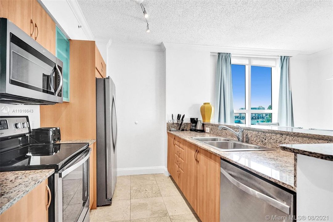 Recently Sold: $750,000 (3 beds, 2 baths, 1449 Square Feet)