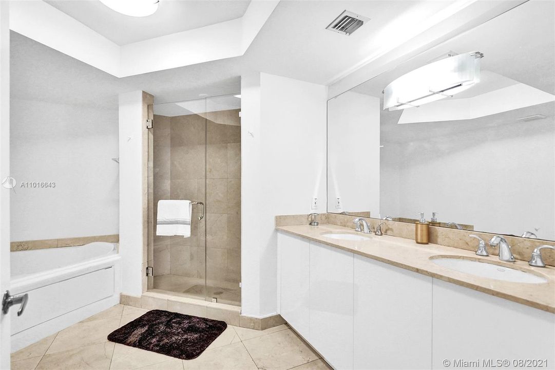 最近售出: $750,000 (3 贝兹, 2 浴室, 1449 平方英尺)