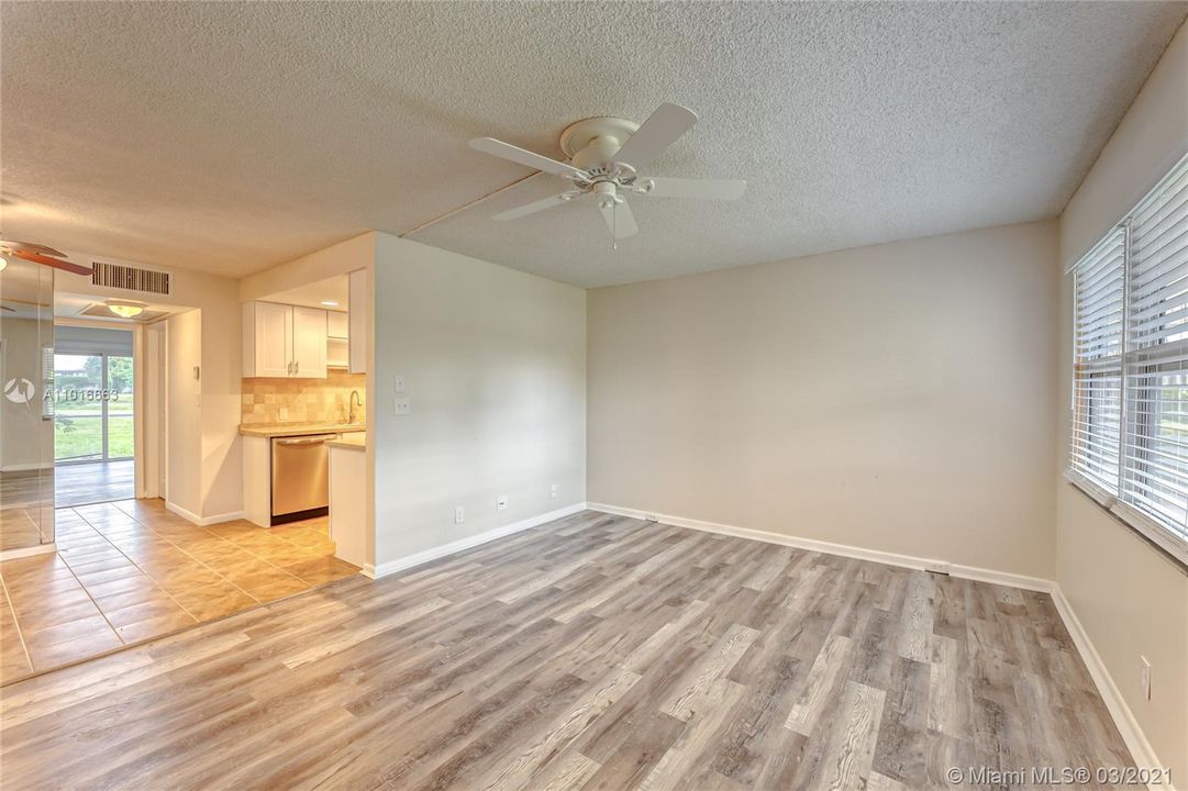 Recently Rented: $1,250 (1 beds, 1 baths, 735 Square Feet)
