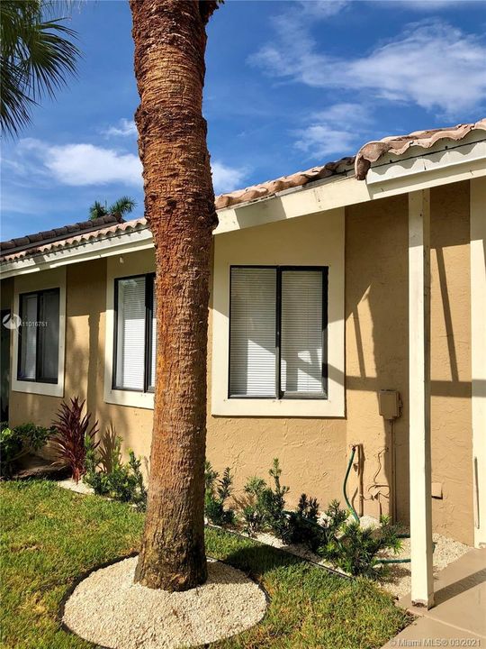 Recently Rented: $1,800 (2 beds, 2 baths, 1085 Square Feet)