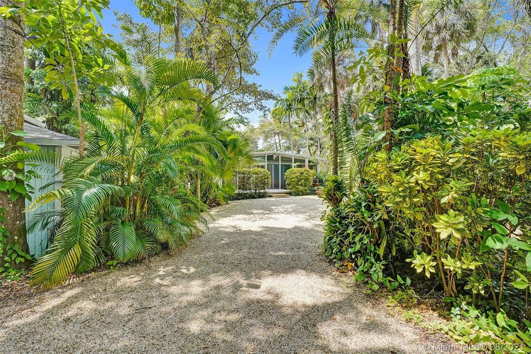 Recently Sold: $1,980,000 (2 beds, 2 baths, 1008 Square Feet)