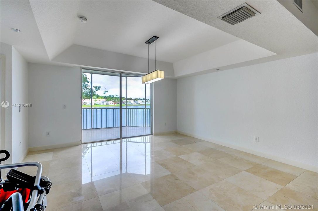 Recently Sold: $520,000 (3 beds, 2 baths, 2490 Square Feet)