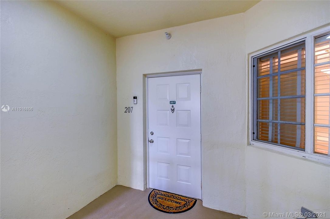 Recently Sold: $520,000 (3 beds, 2 baths, 2490 Square Feet)