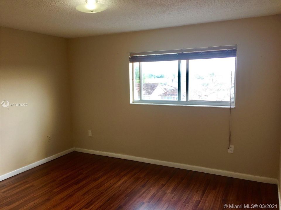Recently Rented: $1,550 (2 beds, 1 baths, 960 Square Feet)