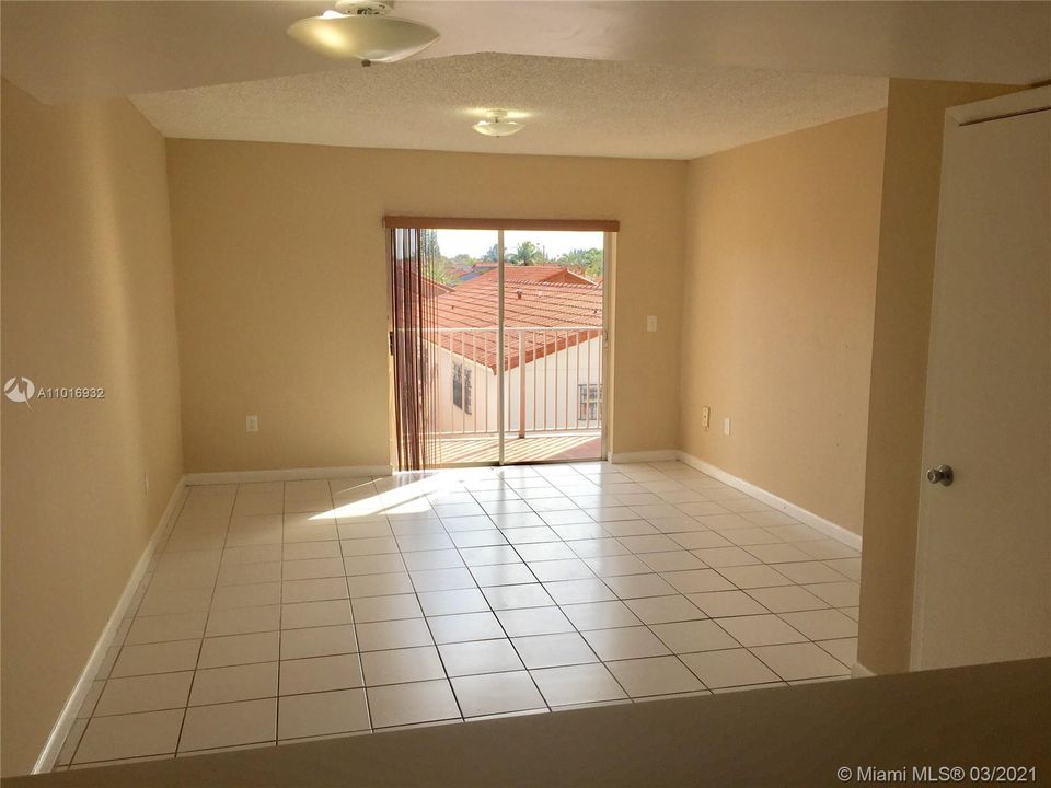 Recently Rented: $1,550 (2 beds, 1 baths, 960 Square Feet)