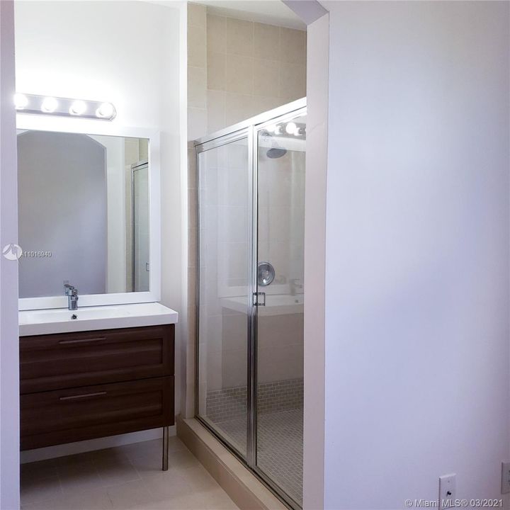 Recently Rented: $2,500 (3 beds, 3 baths, 1382 Square Feet)