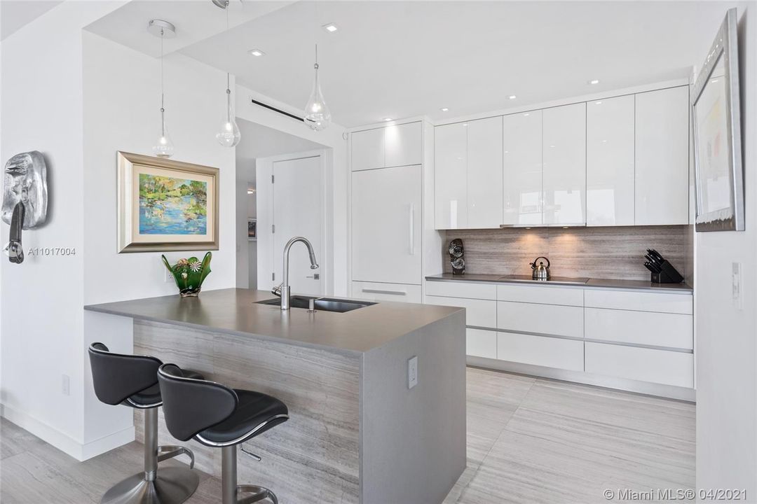 Recently Sold: $1,699,000 (2 beds, 2 baths, 1830 Square Feet)