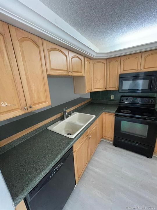 Recently Rented: $1,450 (2 beds, 2 baths, 1385 Square Feet)