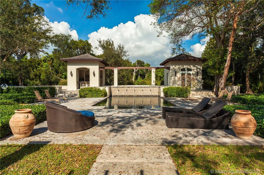 Recently Sold: $9,900,000 (7 beds, 10 baths, 11684 Square Feet)
