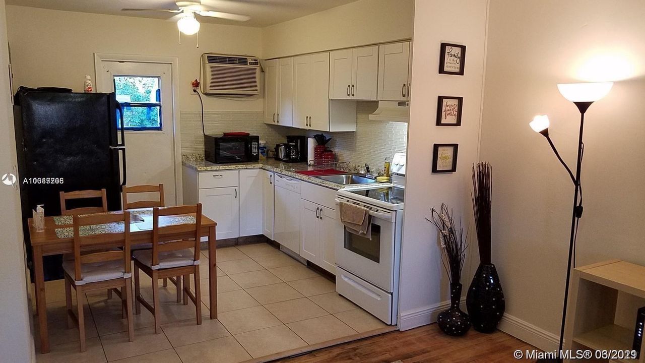 Recently Rented: $1,800 (2 beds, 1 baths, 672 Square Feet)