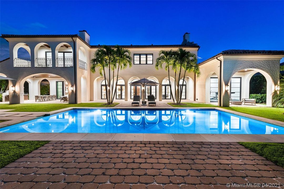 Recently Sold: $7,595,000 (6 beds, 6 baths, 7331 Square Feet)