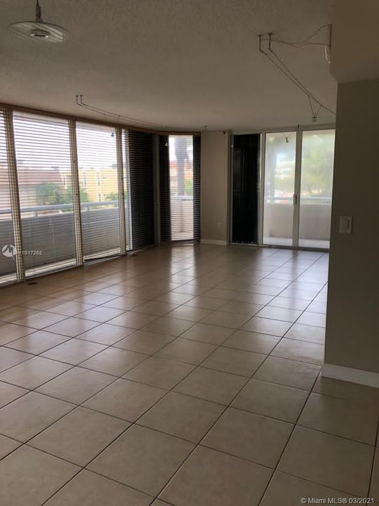 Recently Sold: $650,000 (2 beds, 2 baths, 1710 Square Feet)