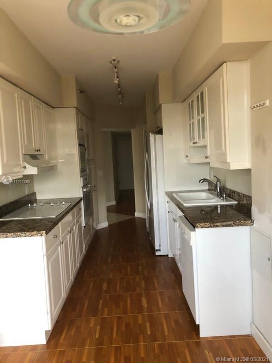 Recently Sold: $650,000 (2 beds, 2 baths, 1710 Square Feet)