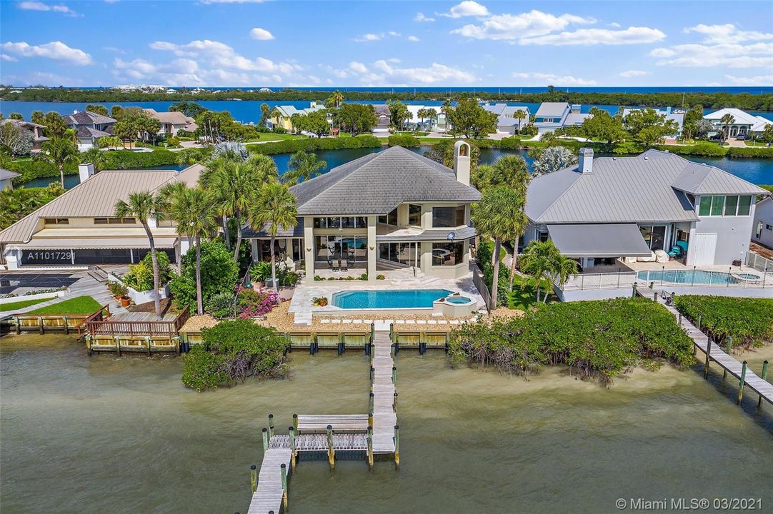 Recently Sold: $2,100,000 (3 beds, 3 baths, 3796 Square Feet)