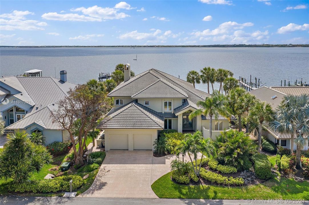 Recently Sold: $2,100,000 (3 beds, 3 baths, 3796 Square Feet)