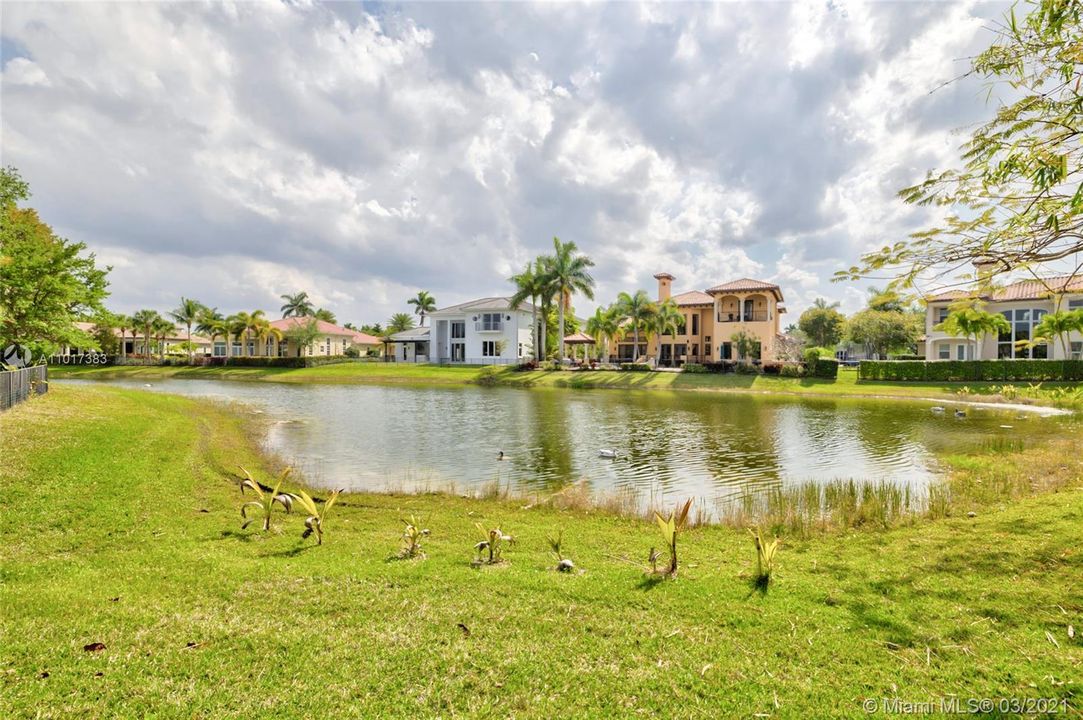 Recently Sold: $2,190,000 (7 beds, 6 baths, 5727 Square Feet)