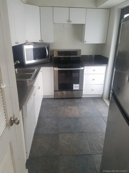Recently Rented: $1,680 (1 beds, 1 baths, 937 Square Feet)