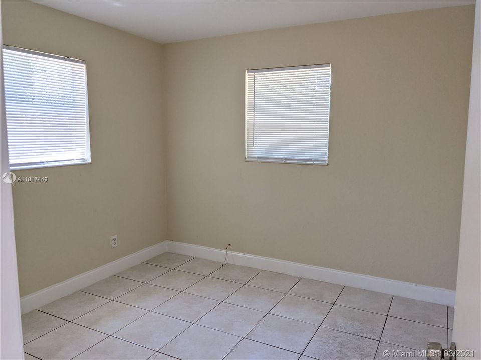Recently Rented: $2,300 (3 beds, 1 baths, 1054 Square Feet)