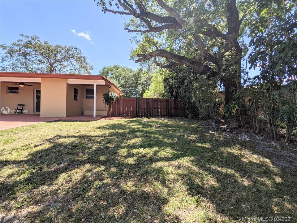 Recently Rented: $2,300 (3 beds, 1 baths, 1054 Square Feet)