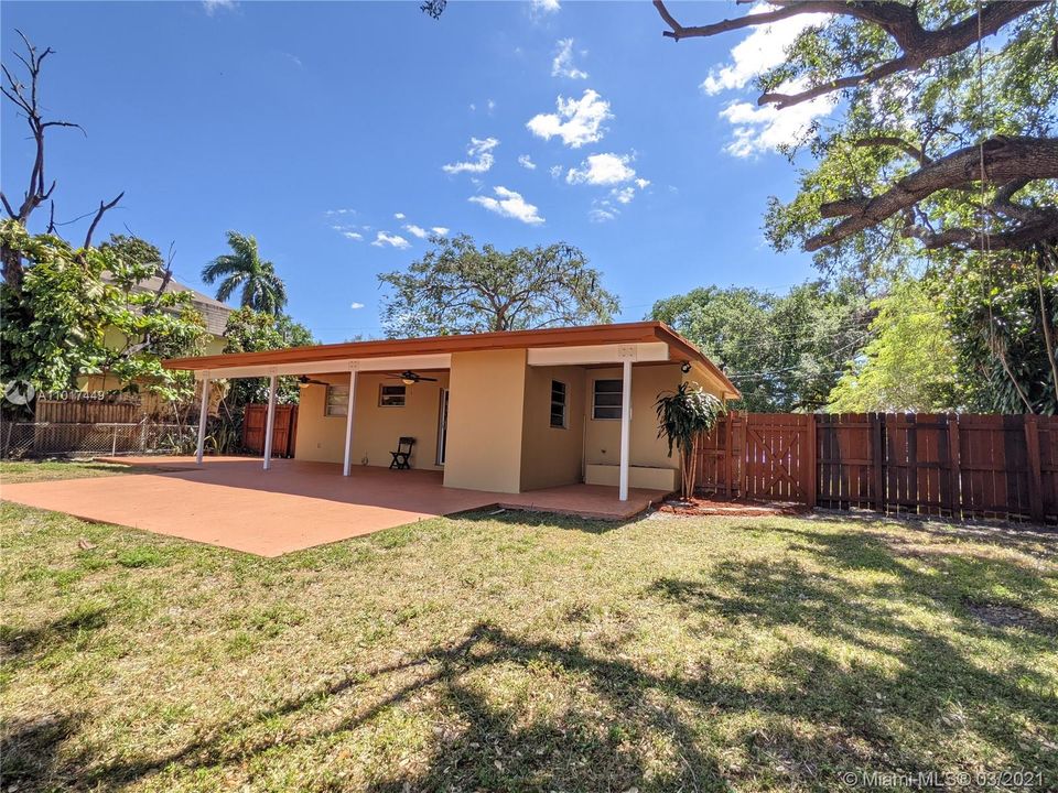 Recently Rented: $2,300 (3 beds, 1 baths, 1054 Square Feet)