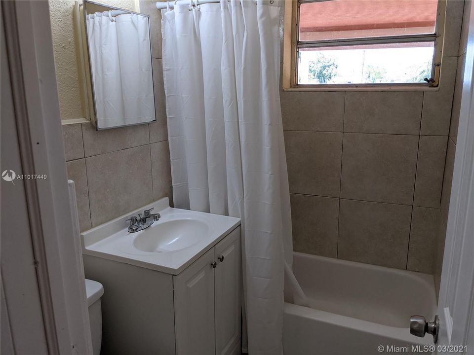 Recently Rented: $2,300 (3 beds, 1 baths, 1054 Square Feet)