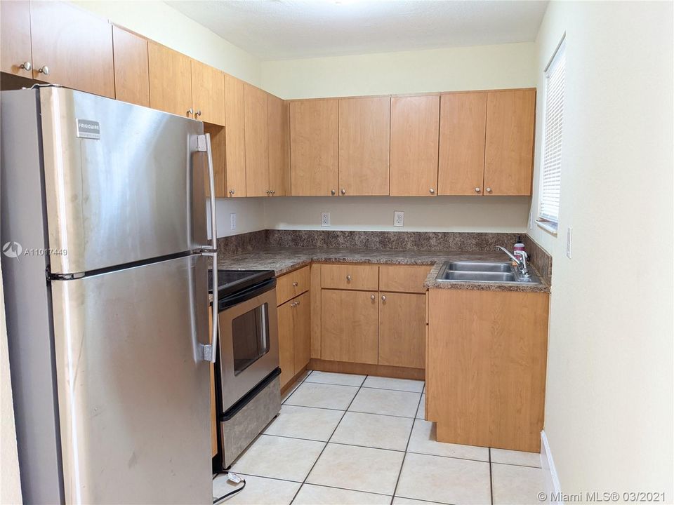 Recently Rented: $2,300 (3 beds, 1 baths, 1054 Square Feet)
