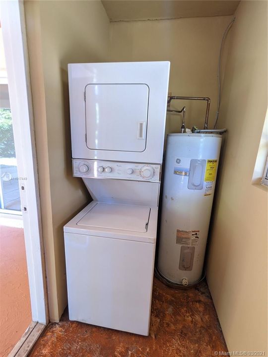 Recently Rented: $2,300 (3 beds, 1 baths, 1054 Square Feet)
