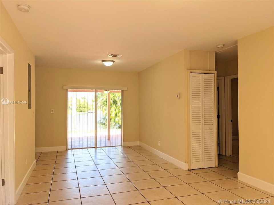Recently Rented: $2,300 (3 beds, 1 baths, 1054 Square Feet)