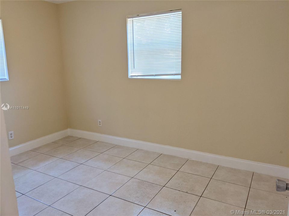 Recently Rented: $2,300 (3 beds, 1 baths, 1054 Square Feet)