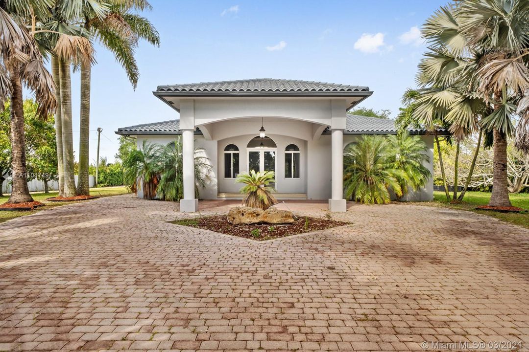 Recently Sold: $799,000 (4 beds, 3 baths, 2090 Square Feet)