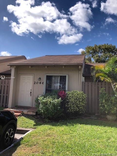 Recently Rented: $1,800 (2 beds, 2 baths, 817 Square Feet)