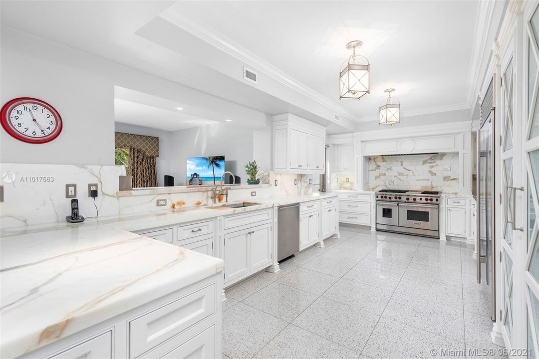 Recently Sold: $4,995,000 (7 beds, 6 baths, 7368 Square Feet)