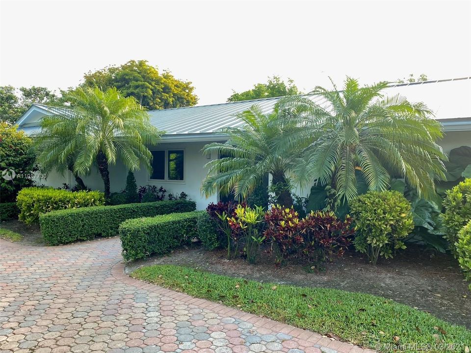 Recently Sold: $1,180,000 (5 beds, 4 baths, 3030 Square Feet)