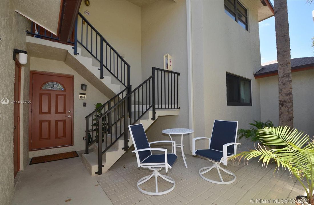 Recently Sold: $279,999 (2 beds, 2 baths, 1250 Square Feet)