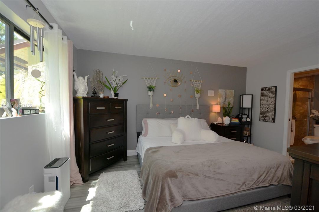 Recently Sold: $279,999 (2 beds, 2 baths, 1250 Square Feet)