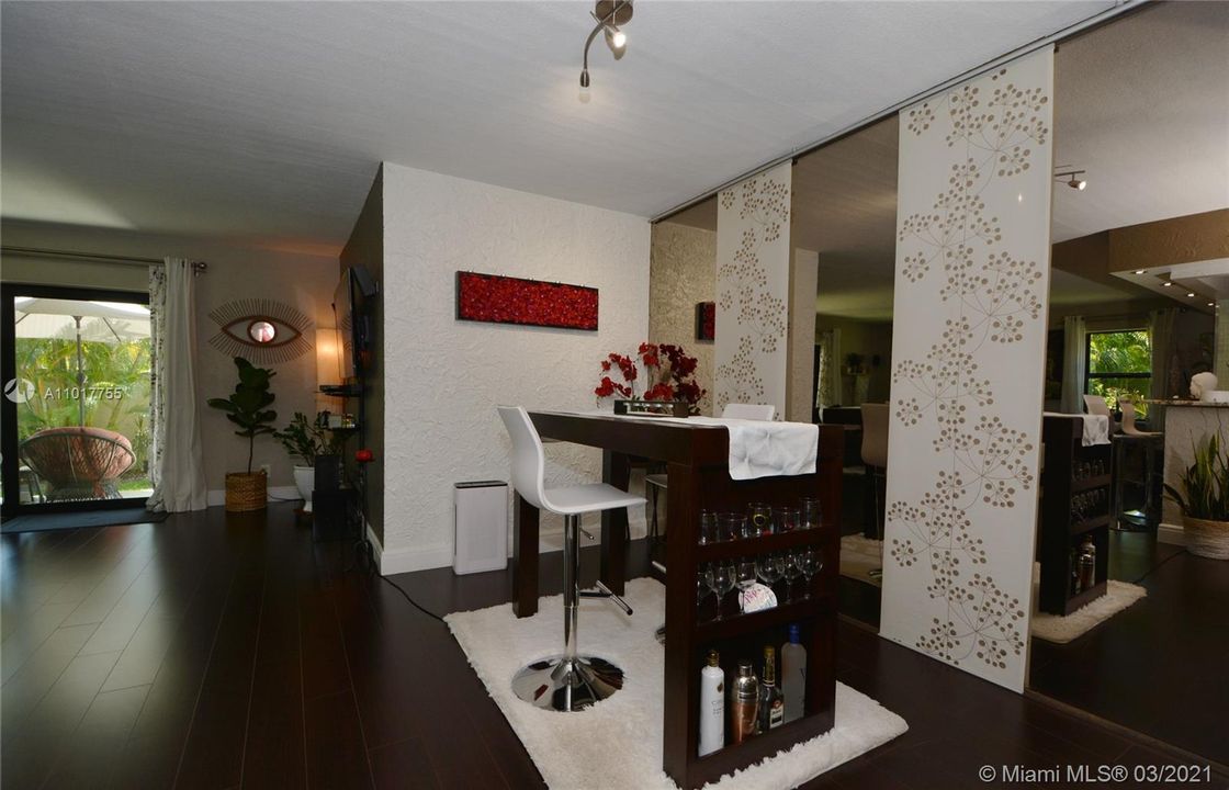 Recently Sold: $279,999 (2 beds, 2 baths, 1250 Square Feet)